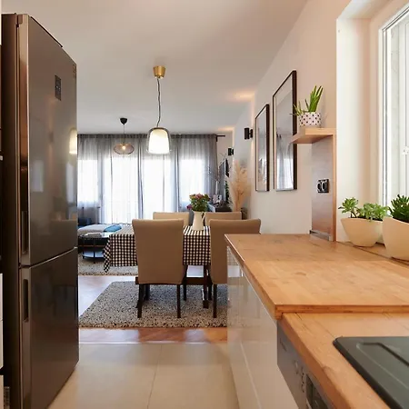 Miro - Center Of Apartment *